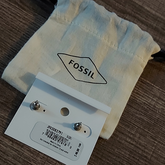 Earrings - Picture 5 of 6